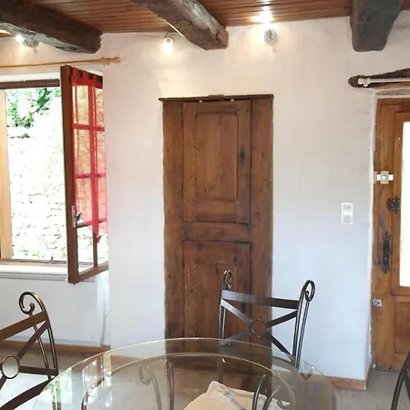 Maison Dans Village Medieval Дом отдыха *